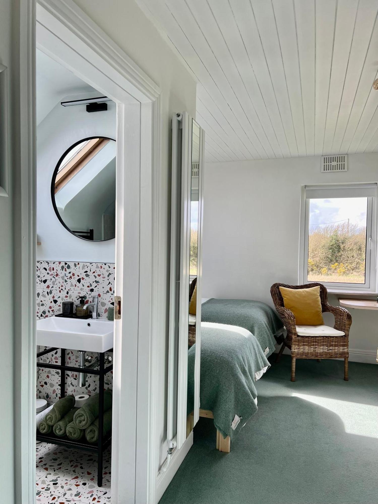 Thistledown Lodge Fethard on Sea Exterior photo